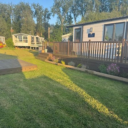 Beautiful 2 Bedroom Caravan On Billing Aquadrome Northampton Exteriör bild